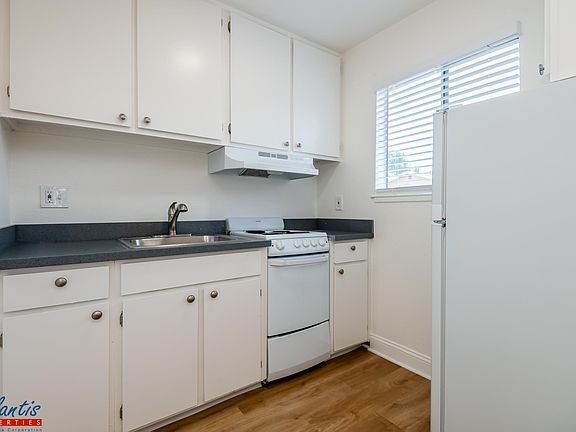 4th image of 5520 Camden Ave #4
