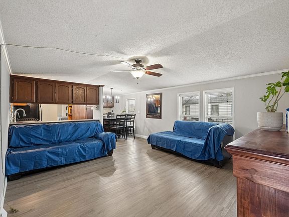 3rd image of 858 Collins Dr