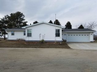 9303 N Canfield Rd, Dunkerton, IA 50626