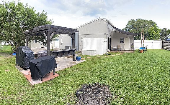 5th image of 1141 Russell Ave
