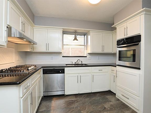 3rd image of 13027 Belgrave Dr