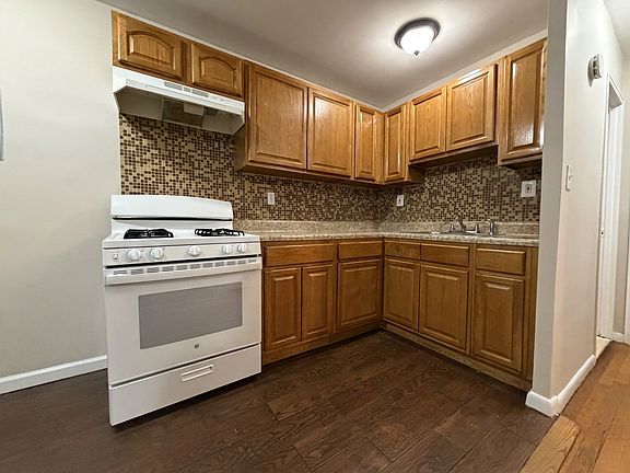 5th image of 75 1/2 Prince St #H3