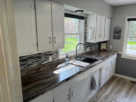 4th image of 603 Main Ave N
