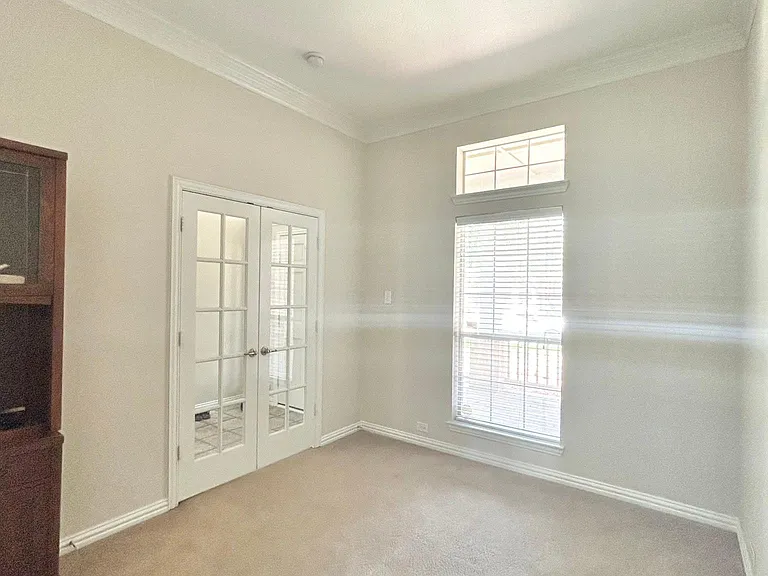 604 Peacock Dr — Photo 11