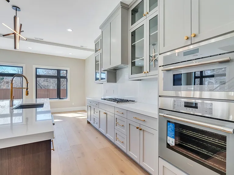Jocelyn Court Townhomes — Photo 9