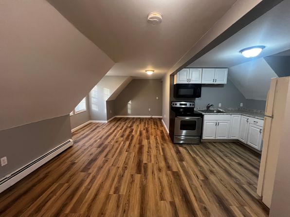 378 Center St #6