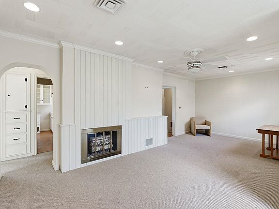 3rd image of 333 N Ridgewood Dr