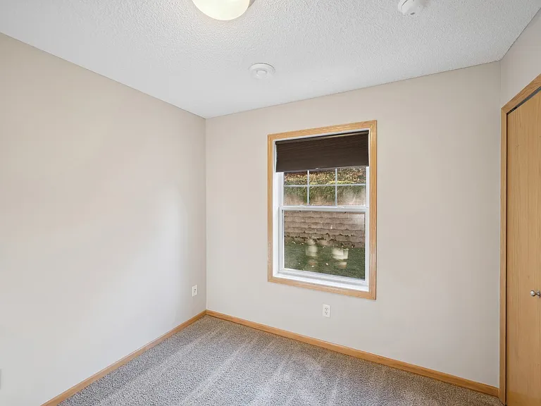 5009 Everest Ln N — Photo 10