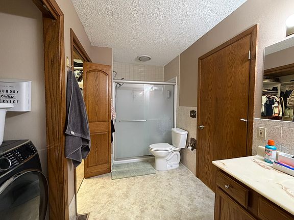 3rd image of 2716 Henderson Dr