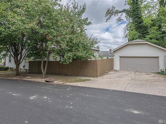 3rd image of 228 W Parkwood Dr
