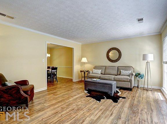 3rd image of 840 Providence Dr