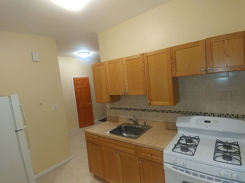 1st image of 2442 27th St APT 2B