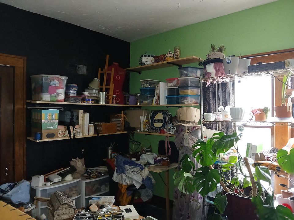 2nd image of 121 E 10th St