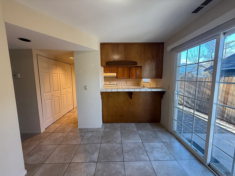 1420 Douglas Ave #8 — Photo 9