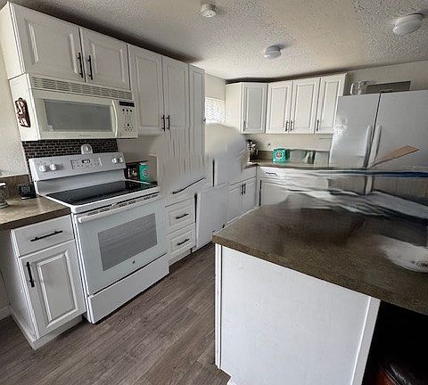 4th image of 12422 W Iowa Ave