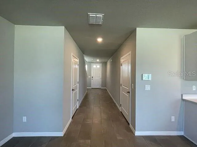 3 bed, 2.0 bath, 1964 sqft, $2,300 — Photo 4