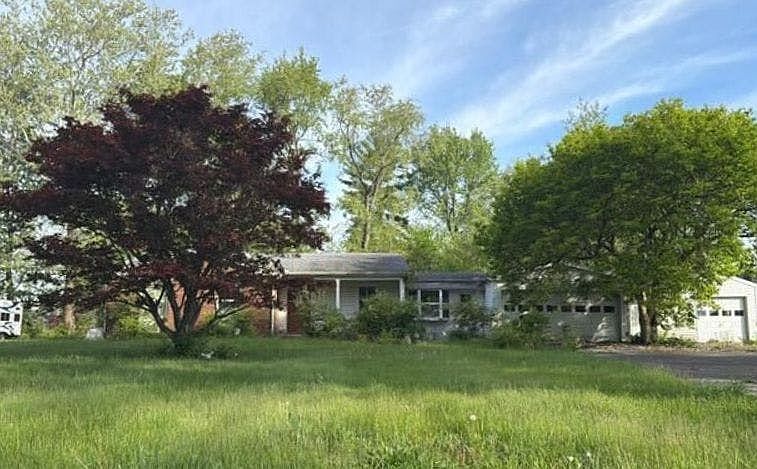 684 Country Club Dr