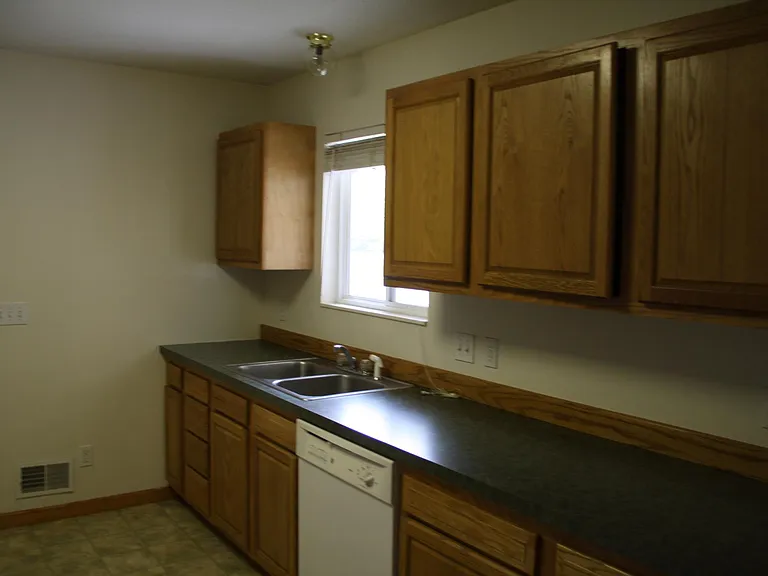 4805 Russell St — Photo 27