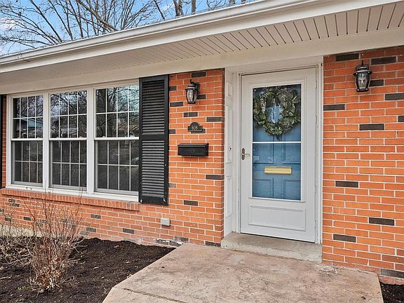 2nd image of 608 Villa Gardens Dr