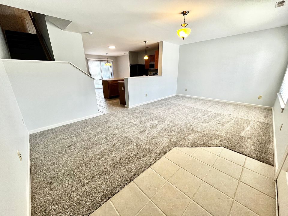 entry/living room