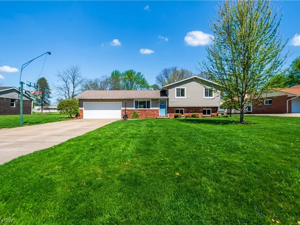 2375 Yorktown St NW, Uniontown, OH 44685