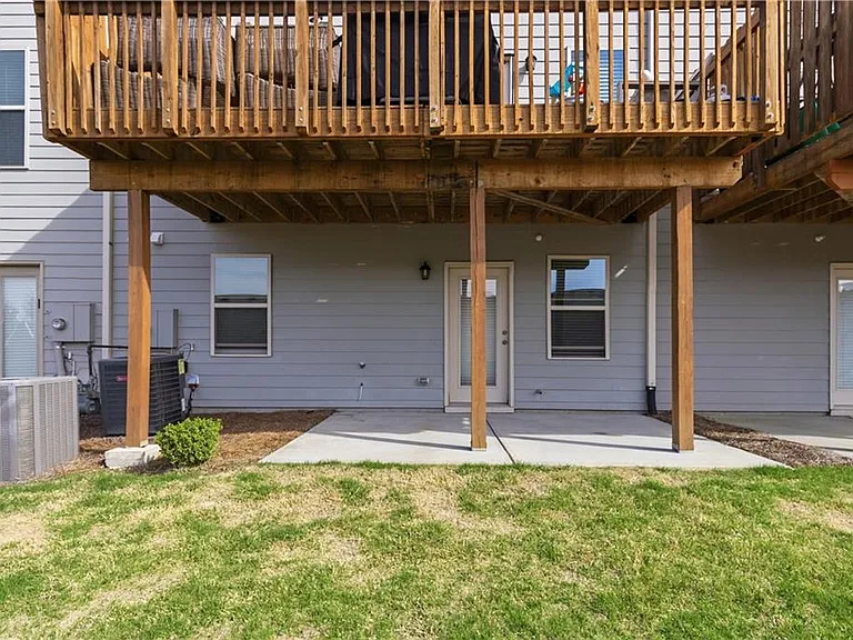 1339 Endicott Ct — Photo 36