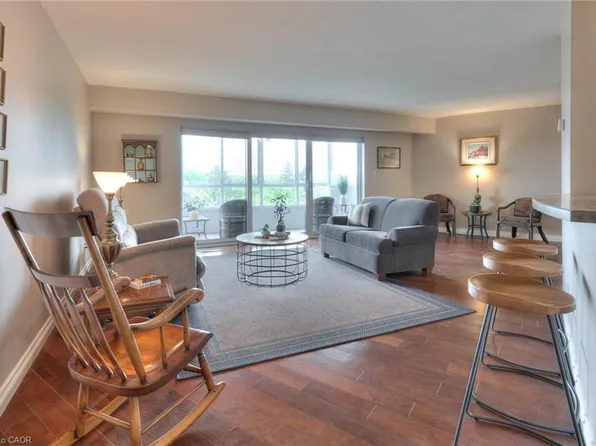 250 Glenridge Dr #606, Waterloo, ON N2J 4H8