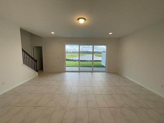 5th image of 711 Cherry Elm Dr