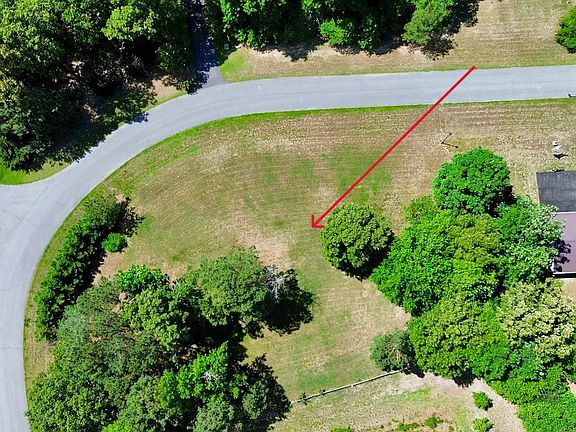 3rd image of 22590 Heritage Ln