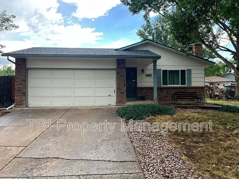 2501 Charolais Dr — Photo 1