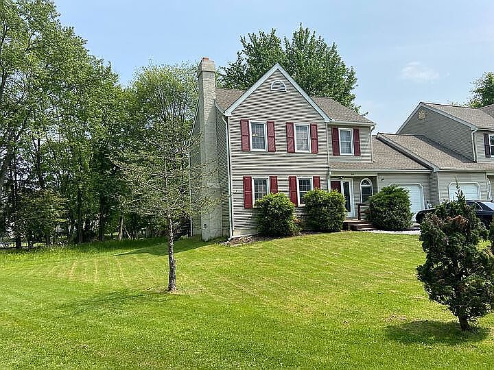 1st image of 416 Windsor Cir
