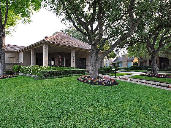 Great clubhouse.  This community has it all--amenities, parties, etc.