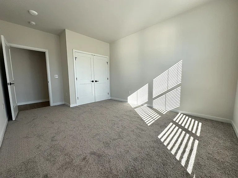 409 West — Photo 28