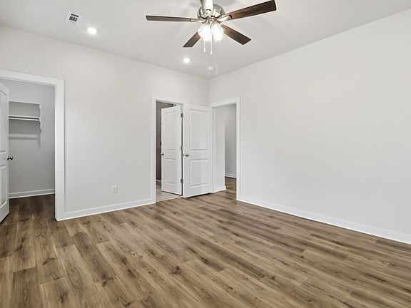 4th image of 3406 SE K St #2