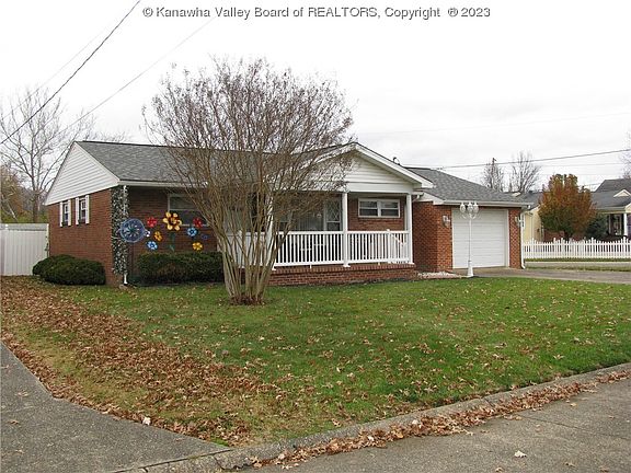 2nd image of 2052 Lincoln Ave