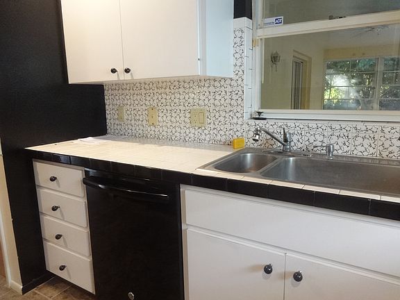 4th image of 1561 Mission Valley Blvd