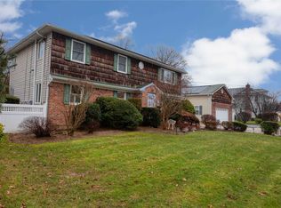 51 Riverleigh Pl, Amityville, NY 11701