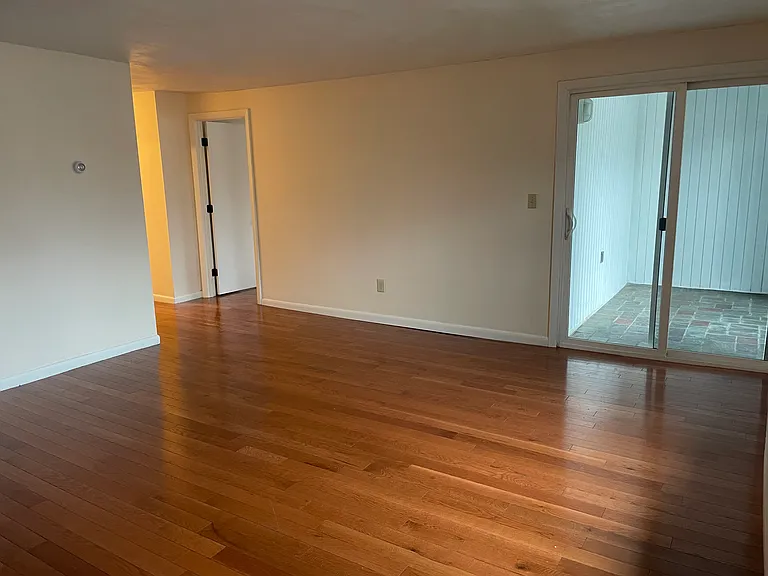 36 Warren St #4 — Photo 3