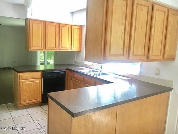 2nd image of 1411 Hillcrest Dr
