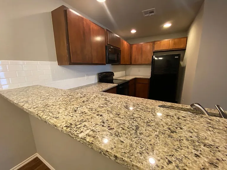 793 SW 13th St — Photo 5