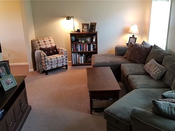 5th image of 56 Williamsburg Dr