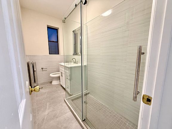 5th image of 1902 Kings Hwy #3R