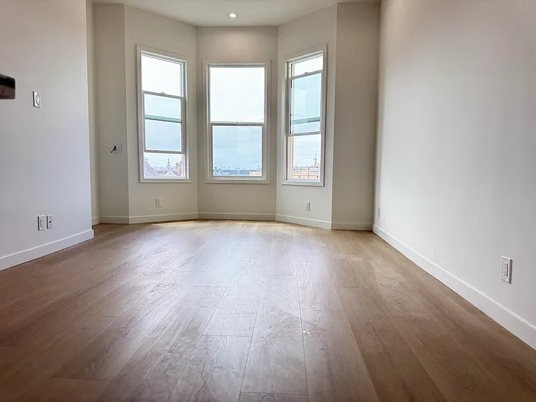 1257 9th Ave #5 — Photo 3