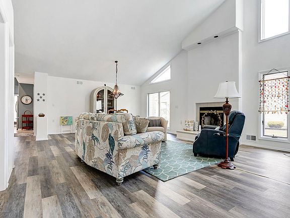 2nd image of 1613 Wisteria Ct