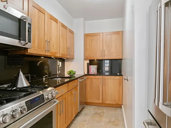 150 E 77th St APT 3D, New York, NY 10075