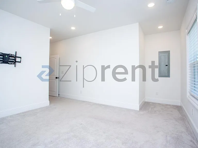 139 W Deaderick St — Photo 24