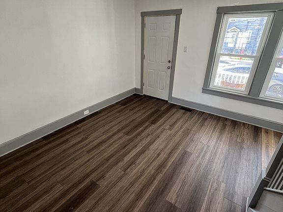 4th image of 605 Lehigh Ave