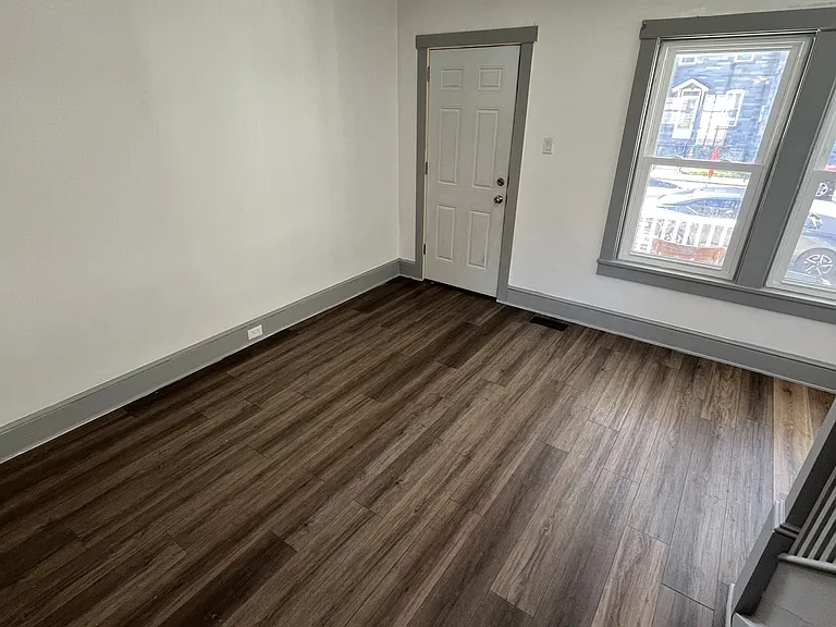 605 Lehigh Ave — Photo 4