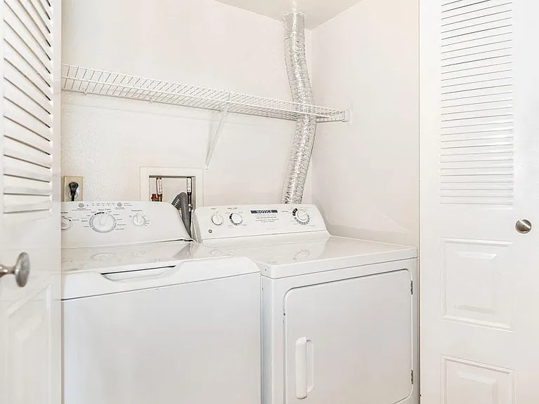 Oak Shores Apartments — Photo 14