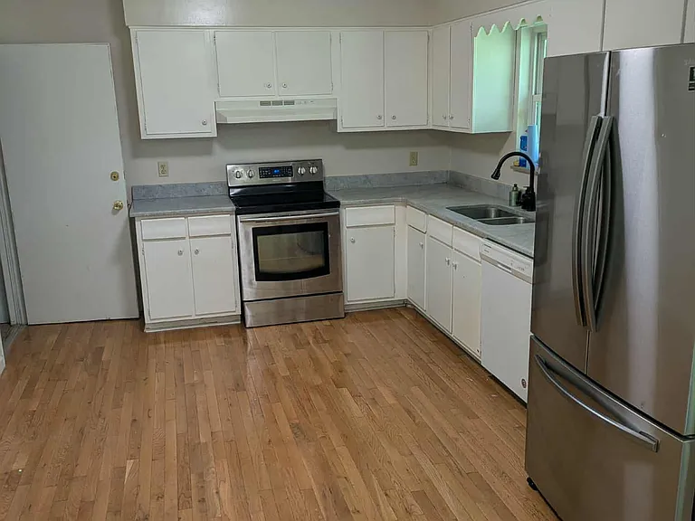 10765 Mercury Dr — Photo 29